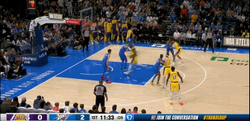 外线依然准！里夫斯和芬尼-史密斯开场相继命中三分